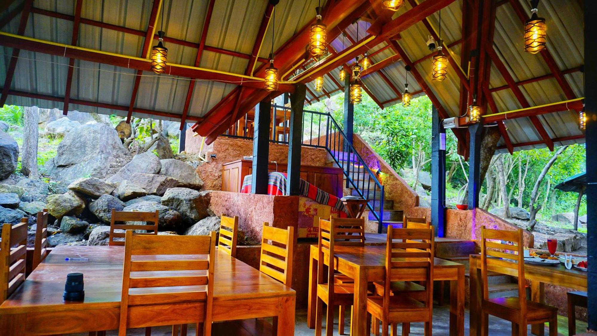Village & Restaurant *