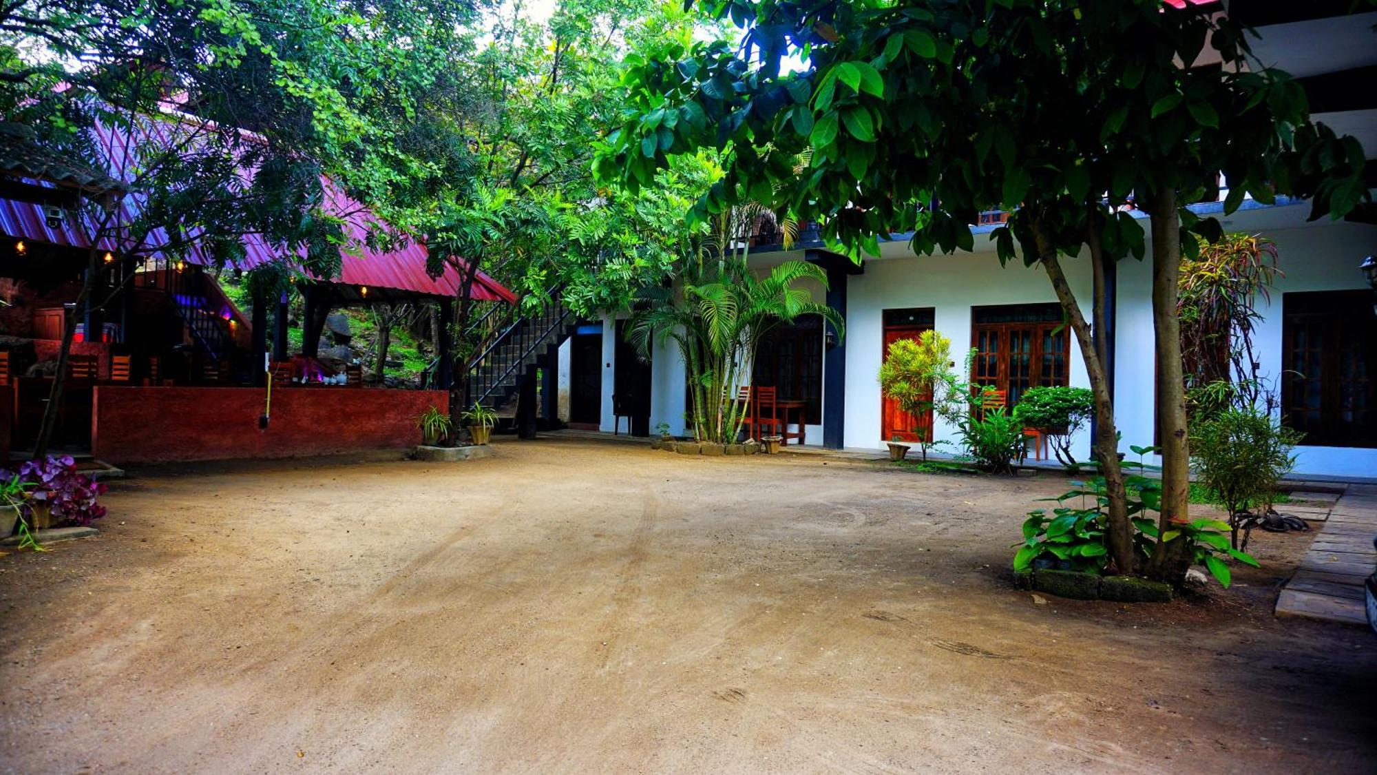 Village & Restaurant * Dambulla