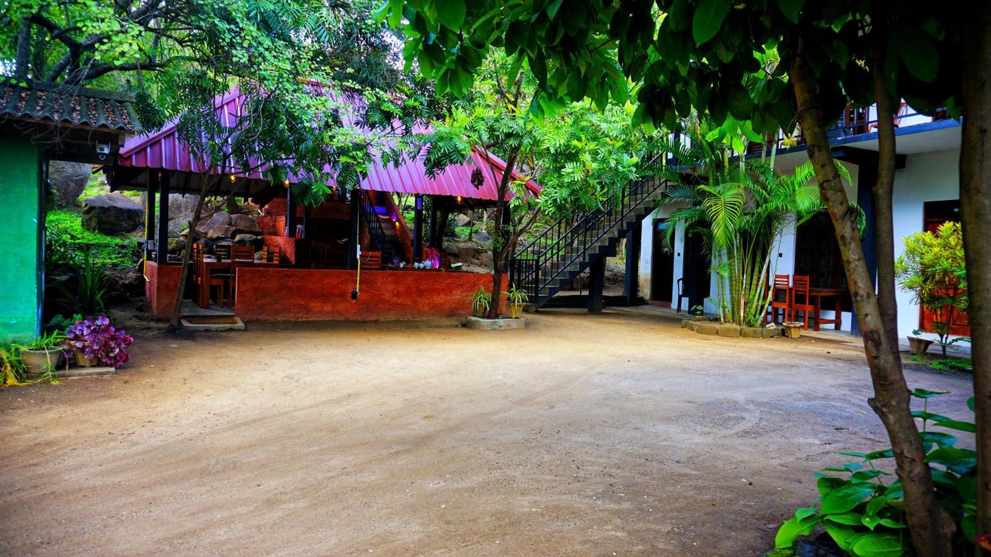 Village & Restaurant Apartment Dambulla