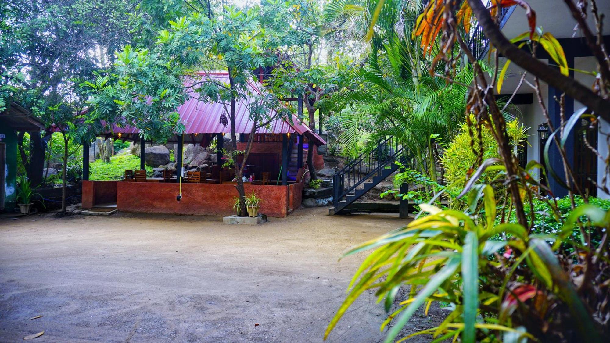 Village & Restaurant *